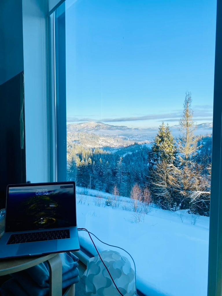 Mount Hotel スラブスク エクステリア 写真